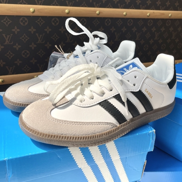 adidas Shoes - Adidas Clover Women's Shoes